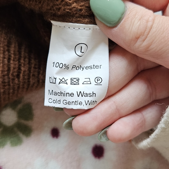 Brown Sweater with Hearts from Temu - Picture 5 of 5